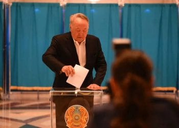 Нурсултан Назарбаев проголосовал на референдуме по строительству АЭС