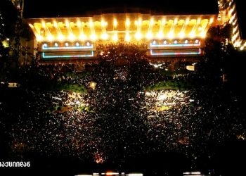 Грузинская молодежь на протесте: "Мы выбираем Европу, а не Россию"