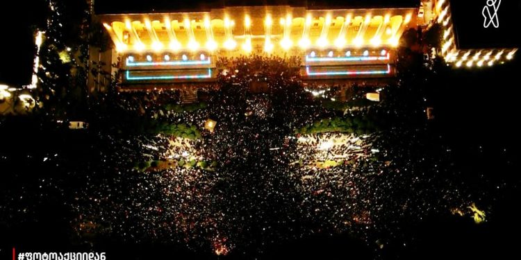 Грузинская молодежь на протесте: "Мы выбираем Европу, а не Россию"