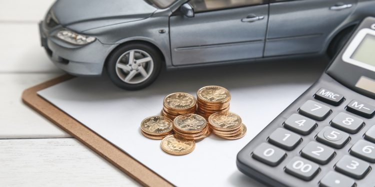 Министр Шарлапаев о льготном автокредитовании: "Мало денег, много людей"