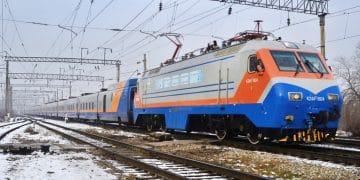 "Помогайки" в поездах: КТЖ уволила 65 сотрудников за провоз безбилетных пассажиров