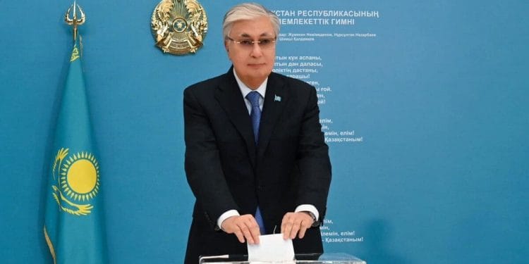 Президент Токаев проголосовал на референдуме по строительству АЭС