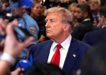 Попытка покушения на Трампа? Мужчина с дробовиком арестован на его предвыборном выступлении!