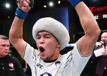 Асу Алмабаев продолжает победную серию в UFC