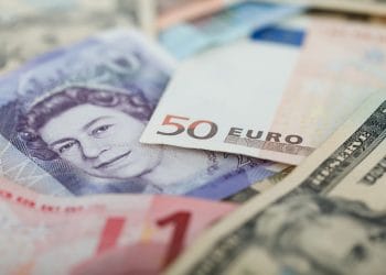 Курс доллара и евро в обменниках Казахстана продолжает расти