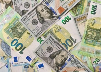 Курс валют в обменниках Казахстана на 11 октября: доллар и евро снижаются