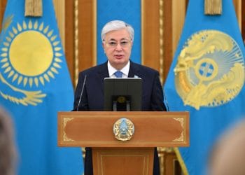 Токаев вручил премию имени Абая поэтам, писателям и художникам