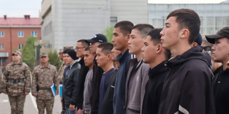 Минобороны ответило на вопросы о "заборе" призывников прямо с улиц