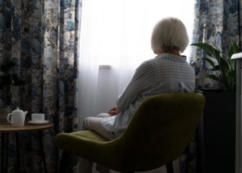 Мать детей подала иск к бабушке о взыскании алиментов, но суд отказал