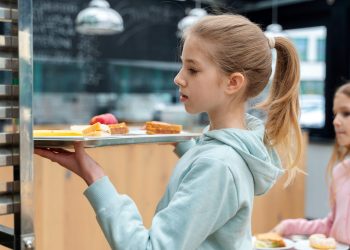 В школах Казахстана разработают новый стандарт питания для учеников