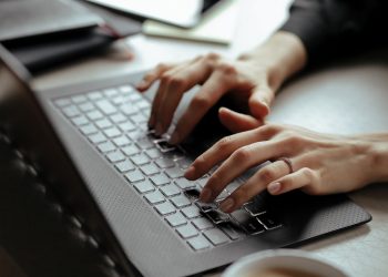 За сомнительные тендеры на миллиарды оштрафованы чиновники в Казахстане