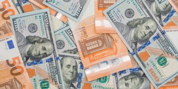 В Казахстане из оборота изъяты тысячи поддельных долларов и евро