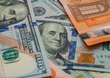 Доллар и евро подорожали, рубль остался стабильным на 4 ноября в Казахстане