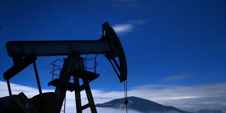 Цены на нефть снижаются в ожидании отчетов ОПЕК и МЭА