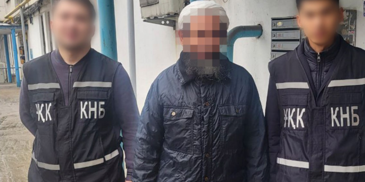 Подозреваемых в экстремистской деятельности задержали в трех регионах