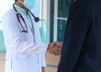 В Казахстане оштрафуют 69 медицинских организаций за оказание медпомощи без документов