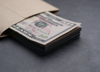 В Алматы задержали замначальника колонии Алматинской области за взяточничество