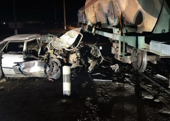 На переезде под Степногорском автомобиль столкнулся с поездом