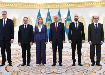 Глава государства принял верительные грамоты послов ряда государств
