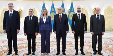 Глава государства принял верительные грамоты послов ряда государств