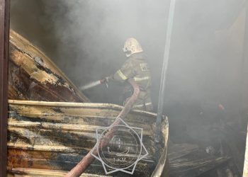 Пожарные ликвидировали возгорание в мебельном цехе, сохранив соседнюю автомойку