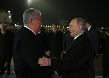 Касым-Жомарт Токаев торжественно встретил Владимира Путина в Казахстане