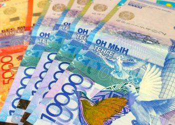 Минфин Казахстана пояснил условия выплаты премий госслужащим