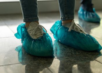 требование покупать бахилы