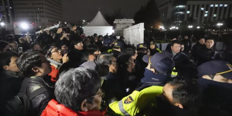 Военное положение в Южной Кореи