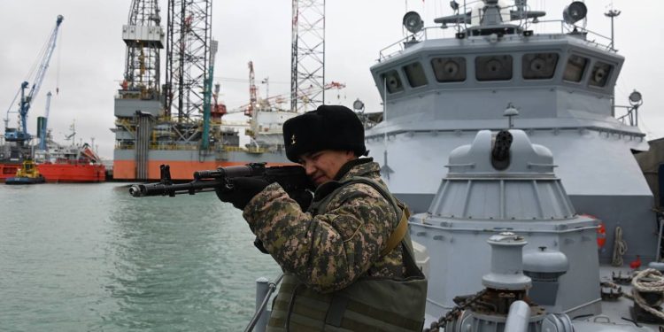 Военные моряки
