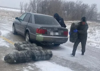 Автомобиль с 13 мешками марихуаны