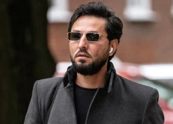 Салван Момик