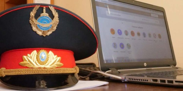 полицейская фуражка