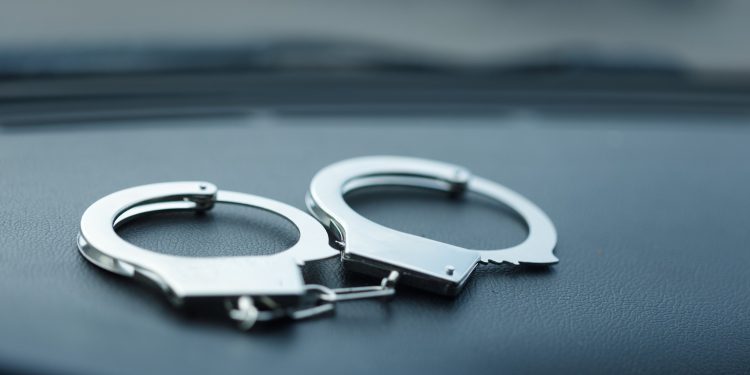 Наручники, арест, задержание