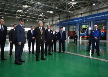 Токаев поддержал развитие железнодорожного кластера