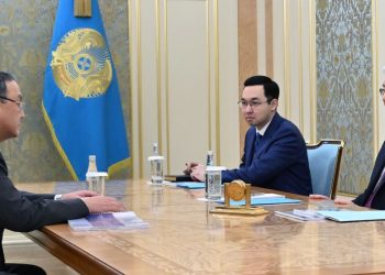 Касым-Жомарт Токаев встретился с Ахылбеком Куришбаевым