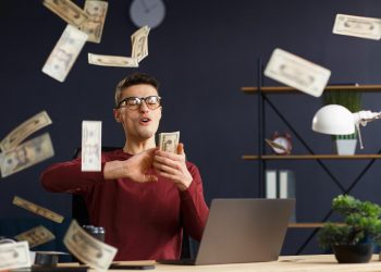 Блогер заработал 1,5 млрд тенге