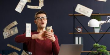 Блогер заработал 1,5 млрд тенге