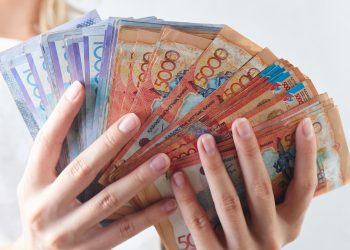 зарплата, тенге