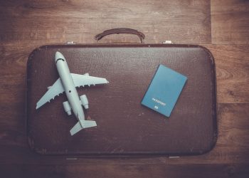 Чемодан, самолет, миграция