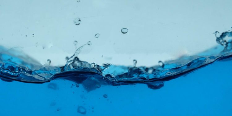 вода