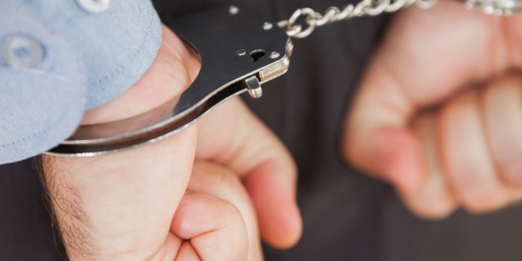 преступники