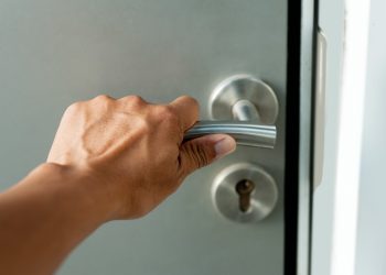 выселили из жилья