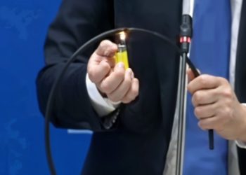 обжег палец