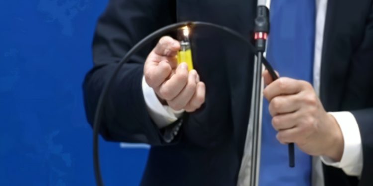 обжег палец