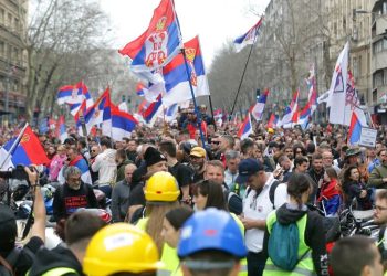 массовые протесты в Сербии