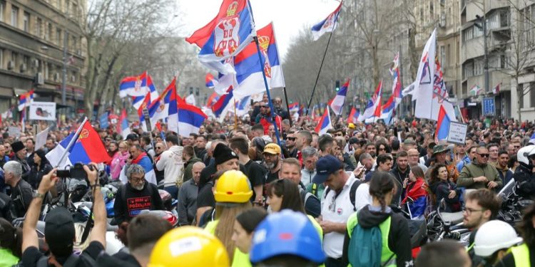 массовые протесты в Сербии