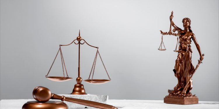 Суд, фемида