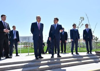 Токаев в парке Шымкента