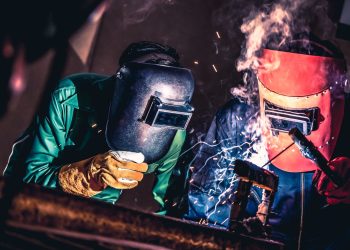 Студенты сварщики